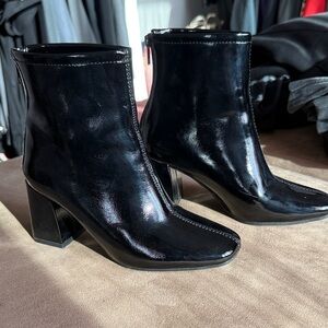 Delicious Shiny Black Heeled Boots
